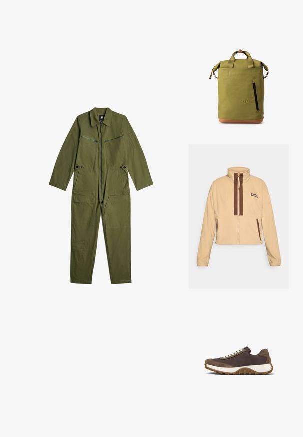 Beige fleece jack met hoge kraag, voorzien van bruine verticale strepen en een ritssluiting, afgewerkt met zijzakken en een logopatch.; Olijfgroen jumpsuit van katoen, met lange mouwen, een rits aan de voorkant, twee borstzakken en meerdere utility pockets.; Bruine sneaker met witte veters, voorzien van een gestructureerde bovenkant en een robuuste rubberen zool, tentoongesteld op een witte achtergrond.; Groene waterdichte rugzak met een roll-top ontwerp, voorzien van een voorzak met rits, bruin leren accenten en stevige stoffen banden.