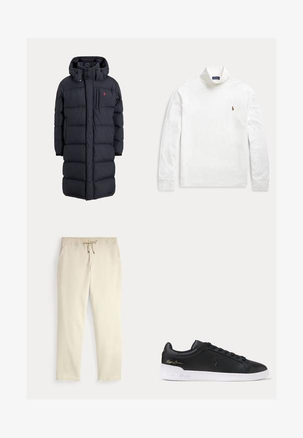 Lange zwarte gewatteerde winterjas met capuchon, voorzakken, verticale ritssluiting op de borstzak en een klein rood logo op de linkerborst.; Wit langarm coltruihemd met klein geborduurd paard en ruiter logo op de linkerborst.; Off-white casual broek met elastische tailleband en trekkoord, rechte pijpen en zijzakken op een effen achtergrond.; Zwarte lage leren sneaker met zwarte veters, witte zool met Polo-opdruk en gouden Ralph Lauren-handtekening op de hiel.