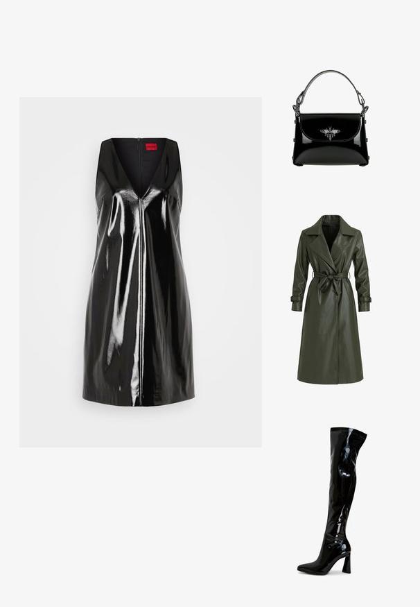 Olivgroene lange trenchcoat van glanzend vinyl. Voorzien van een reverskraag, dubbele knopenrij en een tailleceintuur voor aanpassing.; Zwarte mouwloze jurk met een V-hals en glanzende, reflecterende afwerking; heeft een centrale ritssluiting en een minimalistisch design.; Zwarte laarzen van lakleer die tot over de knie reiken, met een puntige neus, een blokhak en een glad, glanzend oppervlak. Zonder zichtbare hardware.; Zwarte lakleren handtas met een bovenhandgreep en een zilveren bijversiering op de voorklep.