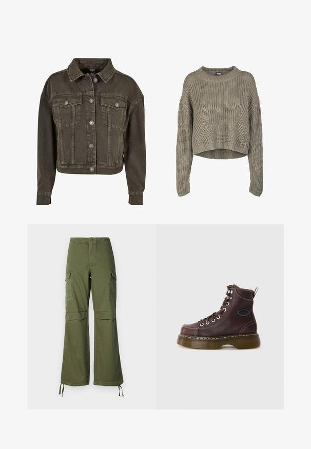 Veste en denim coupée de couleur gris foncé, avec deux poches poitrine, des boutons en métal argenté et un col classique. Tissu doux et texturé.; Pull en tricot cropped vert olive avec un motif texturé, col rond et manches longues. Large côtelé au niveau de l'ourlet et des poignets.; Pantalons cargo en coton vert olive, avec une coupe évasée, deux poches latérales et des liens ajustables à l'ourlet.; Bottine en cuir marron avec une surface texturée, œillets en argent et couture jaune. Dispose d'une semelle épaisse translucide et d'une languette.
