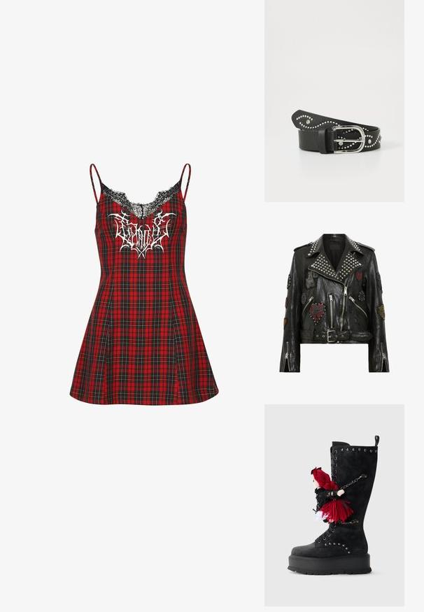 Zwarte leren motorjack met zilveren studs op de kraag, meerdere geborduurde patches, een asymmetrische rits en een ceintuur in de taille.; Rood en zwart geruit mouwloos jurkje met dunne bandjes, kanten rand bij de hals en een wit grafisch ontwerp op de borst.; Zwarte kniehoge laars met een chunky zool, voorzien van zilveren studs en een pop met rode garenhaar die aan de zijkant met een ketting is bevestigd.; Zwarte faux leren riem met zilverkleurige studs in een golvend patroon, voorzien van een zilveren metalen gesp en een gestructureerde afwerking.