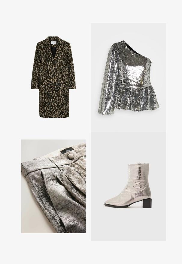 Abrigo de estampado de leopardo en tonos de negro y beige, con solapas muestradas, cierre de doble botón y dos bolsillos frontales. Tejido texturizado.; Sofie Schnoor Top - silver-coloured; Pantalones plateados metálicos con una tela suave y texturizada. Presentan pliegues y un cierre de botón. Etiqueta visible en la cintura.; Bota de tobillo plateada metálica con puntera puntiaguda y tacón cuadrado. Textura suave, diseño elegante y detalle de costura minimalista.