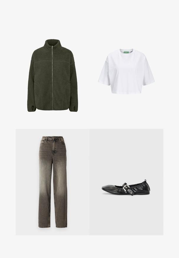 Fleecejack in donkergroen met een hoge kraag, volledige rits aan de voorkant, zijzakken en duimgaten. Zacht materiaal met een ontspannen pasvorm.; Witte cropped t-shirt van katoen, met korte mouwen en een ronde hals. Groene label aan de binnenkant met zichtbare merknaam.; Brede grijze spijkerbroek in een vervaagde denimafwerking. Beschikt over een hoge taille, vijf zakken en een klassieke knoopsluiting. Gelaagd fabric met zichtbare naden.; Zwarte leren platte schoen met een spitse neus, geplooide details rond de opening en een zilveren gespaccentueerde verstelbare band.