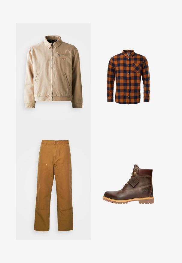 Beige Canvas-Jacke mit Reißverschluss, Stehkragen und zwei Seitentaschen. Mit einem kleinen Logopatch auf der Brust.; Langärmeliges Hemd mit Knöpfen, orange-blau kariertem Muster und einer einzelnen Brusttasche auf weißem Hintergrund.; Braune Baumwoll-Arbeitshosen mit geradem Bein, die über Vordertaschen und Metallakzente für zusätzliche Strapazierfähigkeit verfügen.; Braune Leder-Ankelstiefel mit runder Zehenpartie, robuster Sohle, goldfarbener Hardware und strukturiertem Obermaterial. Enthält ein angehängtes Logo-Tag.