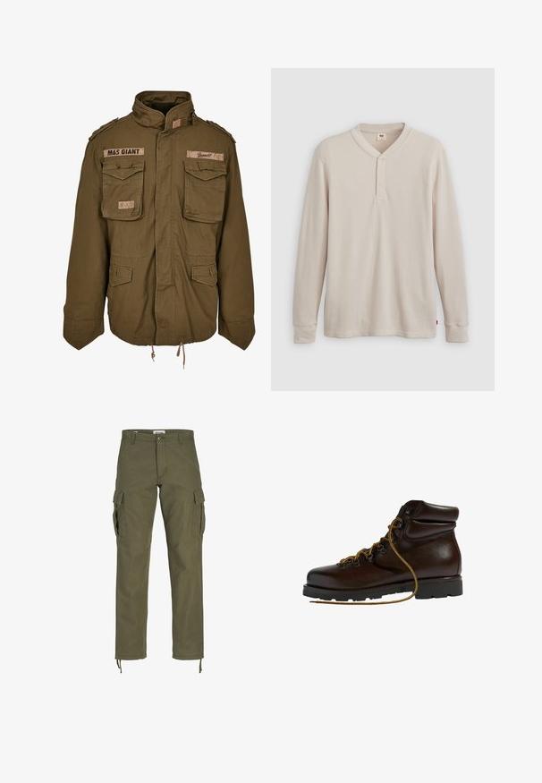 Olivengrøn M65 jakke med ståkrave, to brystlommer, justerbar talje-snører og broderede lapper på skuldrene.; Langærmet henley-skjorte i lys beige ribbet stof, med V-hals, tre-knap placket og manchetter ved ærmerne. Rød logo-tags ved kanten.; Cargo bukser i olivengrøn, lavet af bomuld. Har flere sidelommer, en knaplukning og justerbare kantbånd ved anklerne.; Brun læder vandrestøvle med en afrundet tå, tekstureret overflade, gule snørebånd og metaløjer. Har en robust sort gummisål.