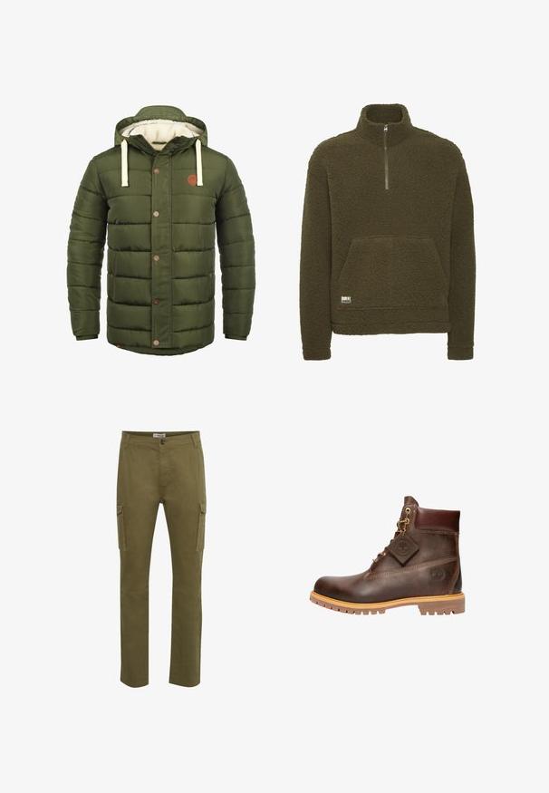 Veste matelassée couleur olive avec capuche, doublure en polaire, design matelassé, boutons sur le devant et poches latérales.; Pull en polaire vert olive avec un col haut, fermeture éclair sur le devant sur un quart de la longueur, et poche kangourou à l'avant. Présente un tissu texturé et un petit logo en bas.; Pantalons cargo verts avec une coupe droite, dotés de deux poches latérales, d'une fermeture à bouton et de détails cousus sur la surface du tissu.; Bottine en cuir marron avec un bout rond, une semelle robuste, des éléments en doré et un dessus texturé. Comprend une étiquette de logo attachée.