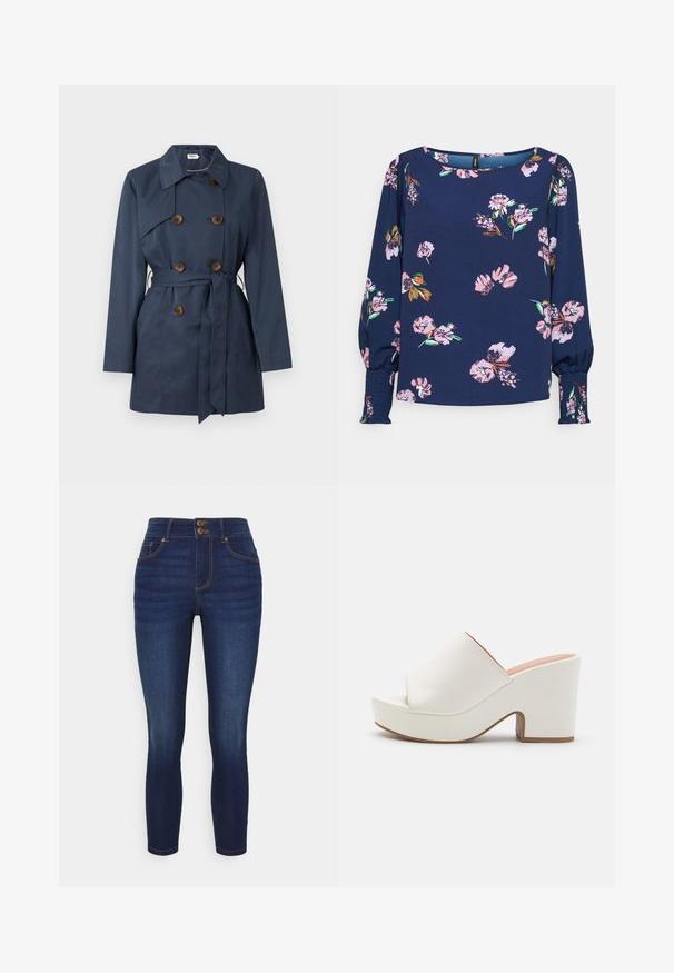 Gabardina azul marino de doble botonadura con botones marrones, cinturón para atar a la cintura y mangas largas.; Vero Moda Petite VMLYDIA SMOCK - Blusa - navy blazer/lana; Vero Moda Petite VMSOPHIA - Vaqueros pitillo - Dark Blue Denim; Mules blancos de plataforma con un acabado suave, diseño de punta abierta y un tacón grueso. Presenta una costura superior sutil y una suela en contraste.