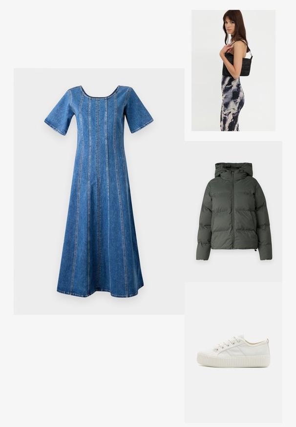 Puffjacke in Dunkelgrün, mit Kapuze, durchgehendem Reißverschluss und gestepptem Design mit horizontalen Baffles. Glatte, matte Oberfläche.; Object Midi Denim - Freizeitkleid - medium blue denim; Weiße Segeltuchturnschuhe mit einer strukturierten Gummisohle, runder Zehenpartie und Schnürdesign, das drei seitliche Streifen aufweist.; Schwarze gesteppte Schultertasche mit einem einzelnen Riemen und silberner Hardware, kombiniert mit einem figurbetonten Kleid im Batikmuster in Schwarz- und Cremetönen.