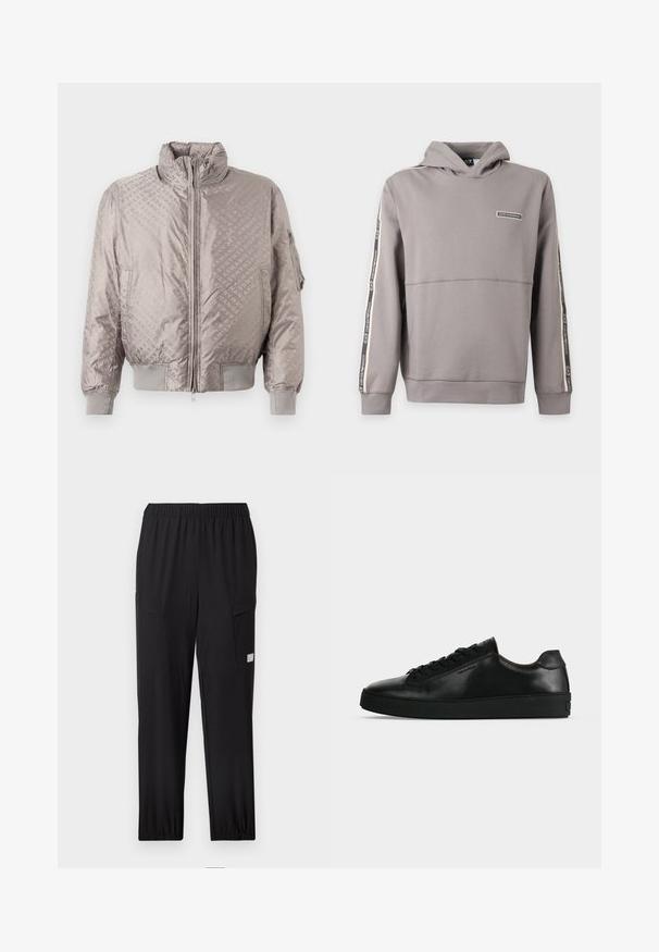 Veste bomber matelassée en nylon gris clair avec un motif logo ton sur ton, col haut, fermeture éclair frontale et poignets et ourlet côtelés.; Sweat à capuche gris avec des bandes de marque noires et blanches sur les manches et petit logo rectangulaire sur la poitrine gauche.; Pantalon cargo noir avec une taille élastique, deux poches latérales et des poignets froncés. Confectionné en tissu léger et respirant.; Basket basse en cuir noir avec lacets noirs et semelle épaisse noire, vue de profil sur fond gris clair.