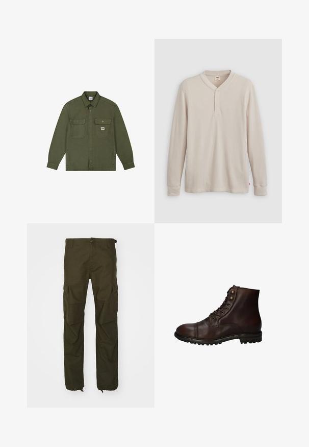 Lee WORKWEAR - Spijkerjas - oak moss; Lange mouwen henley-shirt in lichtbeige ribbelstof, met een V-hals, een drieknoopsluiting en manchetten. Rode logo-label aan de onderkant.; Olijfgroene cargobroek van duurzaam materiaal, met een knoopsluiting, meerdere zijzakken en elastische boorden bij de enkels.; Donkergrote leren veterschoenen tot de enkels met een robuuste rubberen zool en metalen veters, gezien vanuit de buitenzijde.
