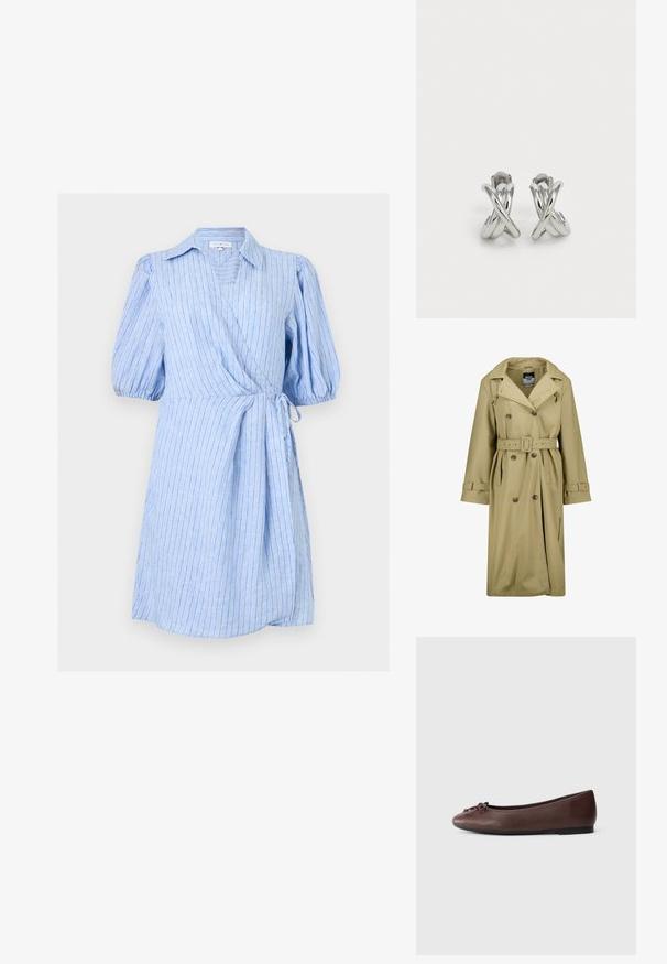 Beige vedenkestävä trench-coat, jossa on kaksirivinen etuosa, vyö vyötäröllä ja napitetut hihansuut. Ominaisuuksiin kuuluu klassinen kaulus ja sivutaskut.; Vaaleansininen kietaisumekko, jossa pystysuorat valkoiset ja keltaiset raidat, liehukkeet lyhyet hihat, kaulus ja sivulle solmittava suljenta.; Ruskeat nahka-baletit, joissa on pyöristetty kärki, koristeellinen rusetti, matala musta pohja ja sileä pinta. Yksinkertainen ja tyylikäs muotoilu.; Sterling silver korvakorut, joissa on kiertävä muotoilu ja sileät sekä kiiltävät pinnat. Ei näkyviä kuvioita tai koristeita.