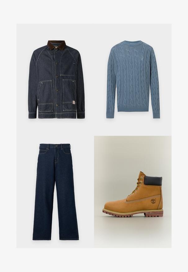 Veste de travail rayée marine avec un col en velours côtelé marron, dotée de deux poches avant et de fermetures à bouton, fabriquée en tissu durable.; Pull bleu tricoté avec un motif torsadé, manches longues et poignets et ourlet côtelés. Le tissu présente une texture apparente.; Jean en denim bleu foncé à jambes larges, avec une taille haute, des passants pour ceinture, des poches avant et des détails de couture contrastants.; Bottine en cuir marron avec col noir, lacets jaunes et semelle beige. Présente un logo et des détails de couture blanche. Semelle extérieure à traction robuste.