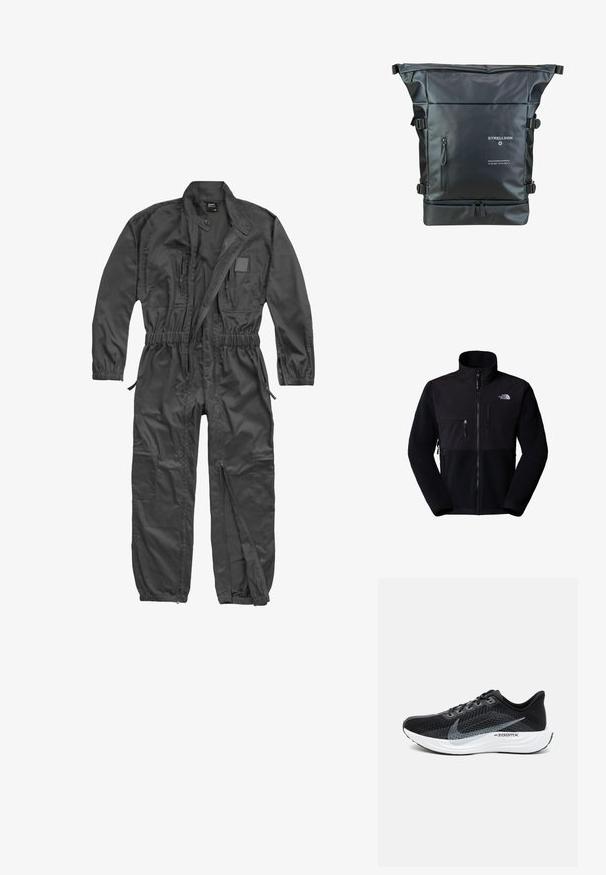Sort fleecejakke med nylon øvre del, høj krave, fuld lynlås, lomme på venstre bryst og logo på øverste højre side. Tekstureret fleece på den nederste halvdel.; Langærmet sort heldragt med frontlynlås, elastisk talje og manchetter, flere lynlåslommer og opretstående krave med trykknap.; Sort atletiksko med en åndbar mesh-overdel, grå accenter, en polstret hvid sål og et slankt, strømlinet design.; Sort rulle-top rygsæk lavet af vandtæt materiale. Har justerbare stropper, en frontlomme med lynlås og trykte branddetaljer.