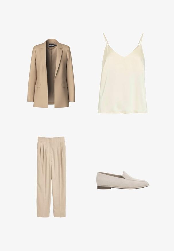 Beige blazer met notch-lapels en twee voorzakken; gemaakt van gladde stof, het heeft een open voorkant en een getailleerde pasvorm.; Roomkleurige mouwloze camisole top met verstelbare dunne schouderbandjes en een V-vormige halslijn.; Beige geplooide broeken van lichte stof. Heeft een rechte snit, een tailleband met stiksel details en geen zichtbare zakken.; Beige suède instapper loafer met lage hak, puntige neus en minimale stiksel details aan de bovenzijde.