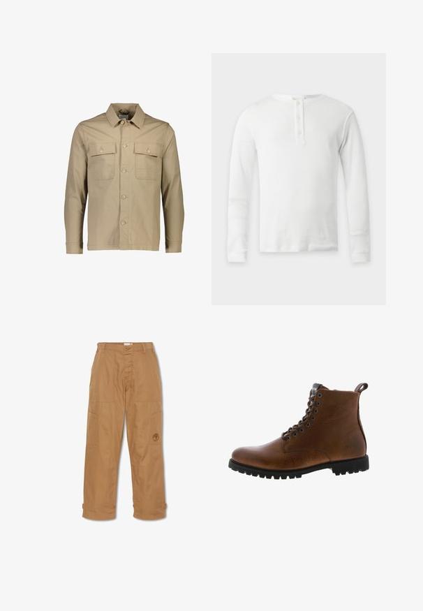 Beige Baumwollhemdjacke mit Kragen, zwei Brusttaschen, Knopfverschluss vorne, langen Ärmeln und schlichter Textur.; Weißes Thermo-Langarmshirt mit rundem Ausschnitt und Drei-Knopf-Leiste, flach auf hellem Hintergrund präsentiert.; Khakifarbene Arbeitshosen aus strapazierfähigem Stoff, mit mehreren Taschen, einem Knopfverschluss und gesticktem Logo auf dem Oberschenkel.; Braune Lederstiefeletten mit strukturiertem Finish, metallischen Ösen und schwarzer Gummisohle. Mit Zuglasche hinten für einfaches An- und Ausziehen.