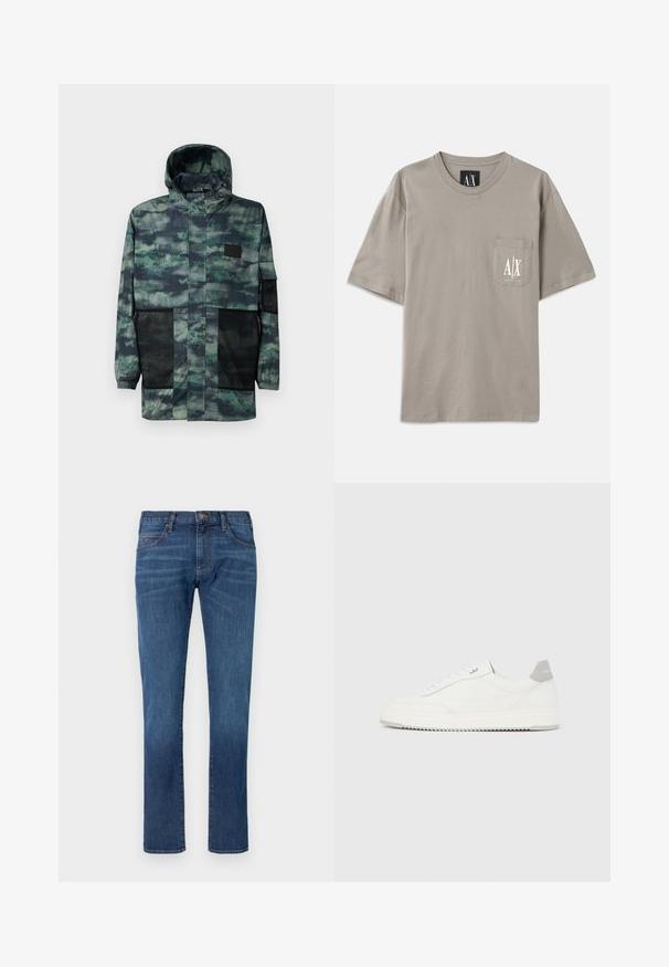 Vandtæt jakke i grøn camouflagemotiv med netlignende sidelommer, hætte med snøre og en frontlynlås med klaplukning.; Grå kortærmet t-shirt lavet af bomuld, med en lomme på venstre bryst med et hvidt logo design. Rund halsudskæring, afslappet pasform.; Blå denimjeans med lige ben, der har et klassisk design med fem lommer og knaplukning. Diskret falming over stofteksturområdet.; Hvid lavtop-sneaker med gråt hælflig, hvide snørebånd og tekstureret sål, vist på en ensfarvet lys baggrund.