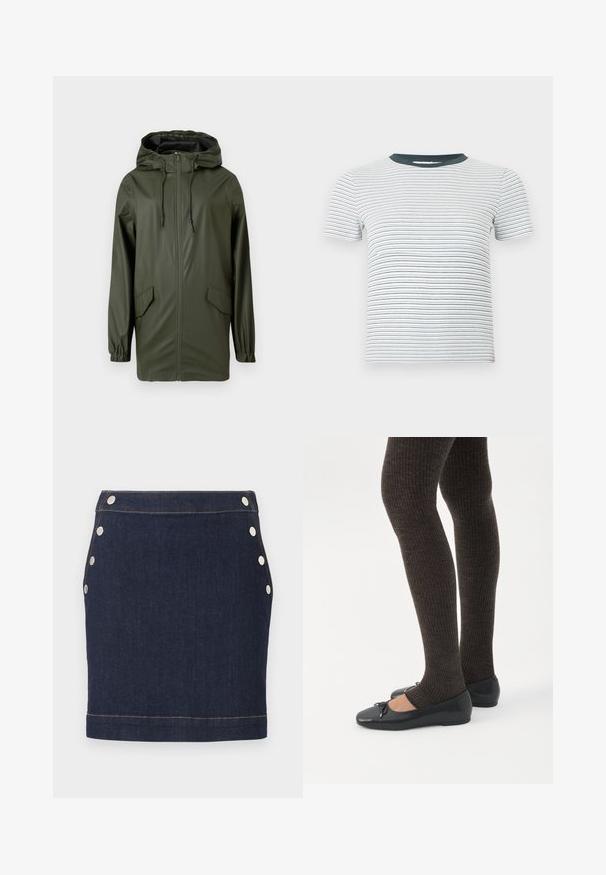 Grøn vandtæt regnjakke med hætte, frontlynlås, elastiske manchetter og to sidelommer. Glat tekstur og mellemlang design.; Hvid kortærmet ribbet t-shirt med tynde horisontale sorte striber og en ensfarvet mørkegrå rund halsudskæring.; Mørkeblå denim mini nederdel med seks sølvfarvede trykknapper, tre på hver side, og synlige lysebrune syninger ved talje og kant.; Ben iført mørke ribbede leggings kombineret med sorte balletsko med små sløjfedetaljer på hvid baggrund.