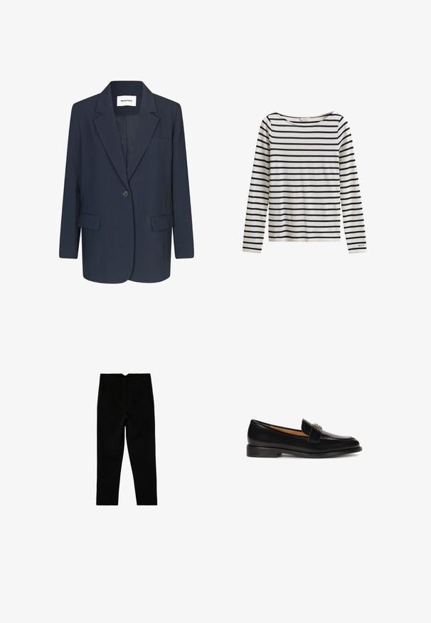 Marineblazer van gladde stof, met een enkele knoopsluiting, notch-lapels, één borstzak en twee voorkzakken.; Wit shirt met lange mouwen met marineblauwe horizontale strepen en een klein "GANT"-logo op de manchetkant van de linkermouw.; Zwarte op maat gemaakte broek tot aan de enkel met zijzakken en een licht taps toelopende pijp, plat liggend op een witte achtergrond.; Zwarte leren instapper met een ronde neus, slanke silhouet en een decoratieve band met metalen accent op de wreef. Platte rubberen zool.