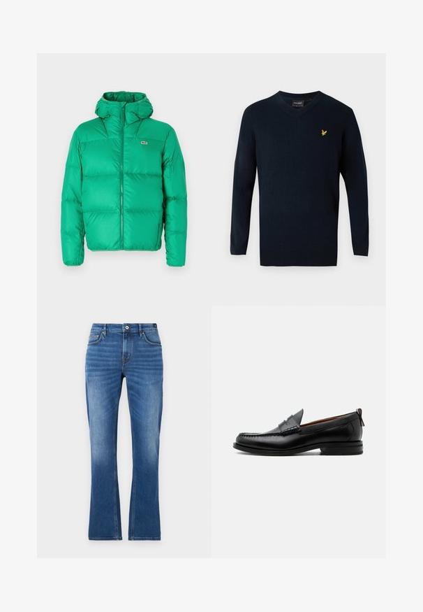 Grüne Pufferjacke mit Kapuze, ausgestattet mit einem Reißverschluss, gesteppter Optik und dem Markenzeichen auf der linken Brust. Glattes, glänzendes Material.; Navy V-Ausschnitt-Pullover aus weichem Material, mit langen Ärmeln und einem kleinen gelben gestickten Logo auf der linken Brustseite.; Denim-Jeans mit ausgestelltem Bein in Mittelblau. Mit einem Fünf-Taschen-Design, gestickten Akzenten, einem Knopfverschluss und leicht ausgewaschenem Stoff an den Beinen.; Schwarzer Leder-Herrenschuh mit Mokassinnaht, Penny-Riemen, strukturiertem Kragen und niedrigem gestapeltem Absatz auf weißem Hintergrund.
