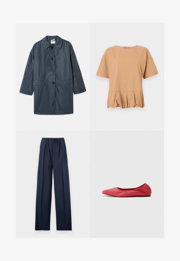 Manteau léger gris foncé avec un col, quatre boutons sur le devant et des poches latérales. Tissu doux et coupe décontractée avec épaules tombantes.; Blouse manches courtes couleur chameau avec encolure ronde et détail froncé, plissé à l'ourlet à la taille, sur un fond uni.; Pantalon large bleu marine avec taille élastique et cordon de serrage ajustable, présenté à plat sur un fond blanc.; Filippa K REY FLATS - Ballerines - bright red