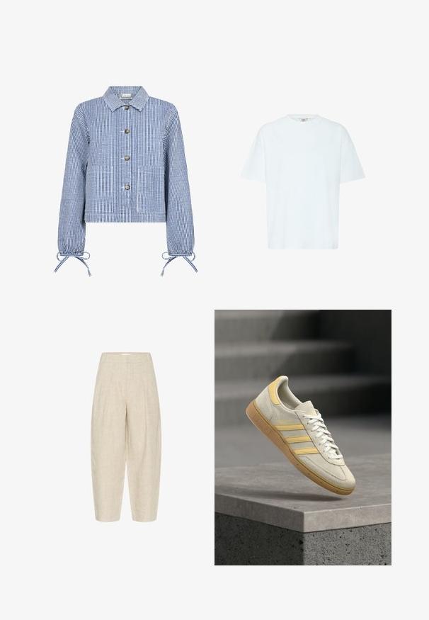 Gestreepte blauwe en witte cropped jas met een knoopsluiting aan de voorkant, lange mouwen met gathered cuffs, twee voorzakken en een klassieke kraag.; Effen witte T-shirt met ronde hals en korte mouwen met een ontspannen, licht oversized pasvorm, afgebeeld tegen een witte achtergrond.; Beige linnen broek met een losse fit, voorzien van plooien bij de taille, cropped lengte en een gestructureerde, geweven stof.; Beige suède sneaker met gele accenten, witte veters en drie gele strepen. Voorzien van een gestructureerde gumrubberen zool en gouden merkopdruk.