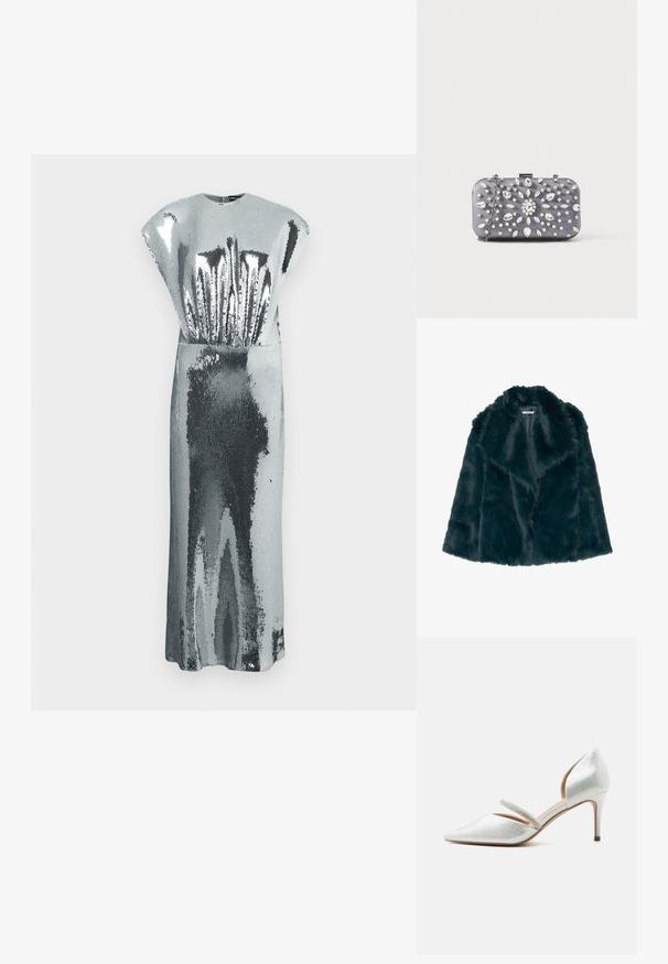 Faux fur jas in diep teal met een zachte, pluche textuur en een brede kraag, met een open voorkant en zonder zichtbare sluitingen.; Lange zilveren pailletten jurk zonder mouwen met een hoge halslijn en subtiele textuurpatronen die het licht weerkaatsen.; Zilverkleurige pumps met een puntige neus, lage naaldhak en een dunne band versierd met strass steentjes over de wreef.; Kleine rechthoekige donkergrijze clutch versierd met heldere strass-steentjes in een uitstralend patroon en een zilveren kettingband.