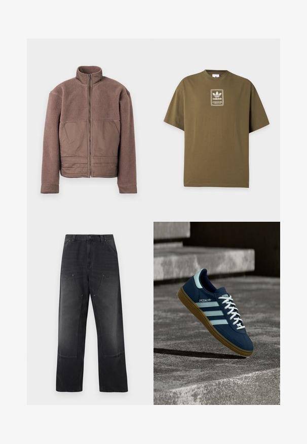 Hnedá fleecová bunda s plným predným zipsom, vysokým golierom a hladkými textilnými panelmi na hrudi a dolnej časti prednej strany.; Olivovo zelené tričko Adidas s malým bielym logom a textovou nášivkou umiestnenou v strede na hrudi na svetlom jednofarebnom pozadí.; Čierne džínsy s širokými nohavicami, s náprsnými vreckami vpredu, pútkami na opasok a zapínaním na gombík a zips.; Modré tenisky Adidas Spezial s bielymi pruhmi a šnúrkami, gumovou podrážkou, plávajúce nad drsným betónovým povrchom a schodmi v pozadí.