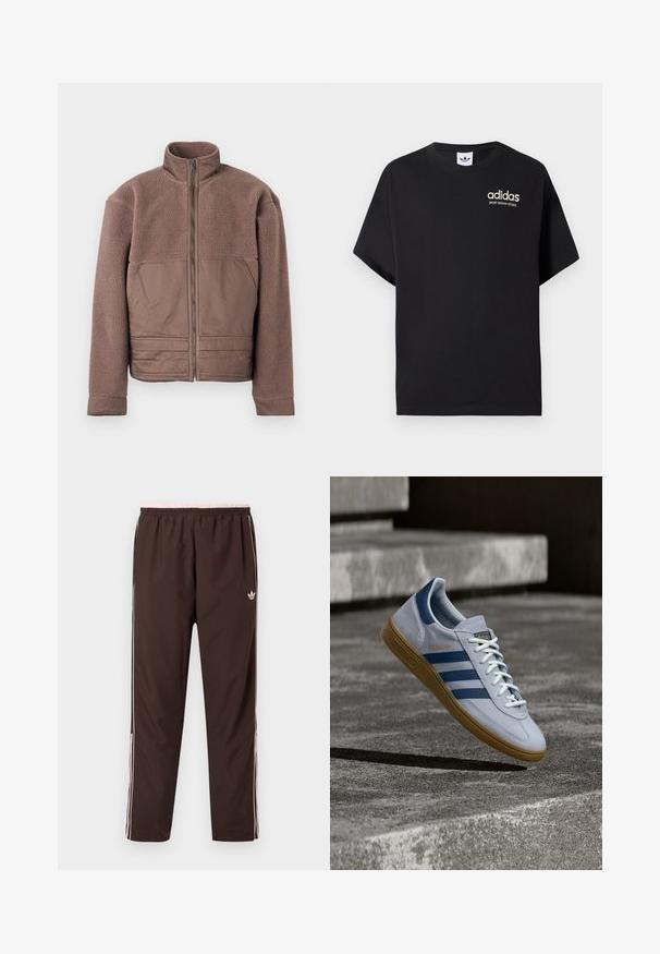 Chaqueta de forro polar marrón con cremallera frontal completa, cuello alto y paneles de tela suave en el pecho y la parte inferior frontal.; Camiseta de algodón negra con mangas cortas, con cuello redondo y logo blanco de Adidas con "SPORT DESIGN STUDIO" en dorado. Textura suave.; Pantalones deportivos marrones con cintura elástica, con detalles en rosa y franjas laterales blancas. Fabricados con una tela suave y ligera.; Zapatilla Adidas Spezial azul claro con rayas azul marino y suela de goma, mostrada en el aire sobre escalones de hormigón en un entorno exterior neutral.