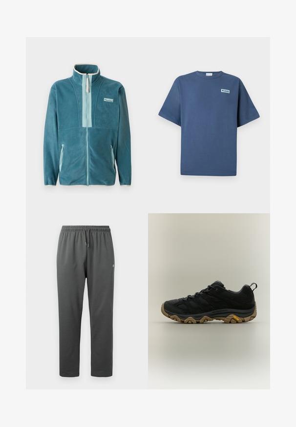 Tyrkysová fleecová bunda na zips s vysokým golierom, svetlomodrým lemovaním na zips, bočnými vreckami a logom Columbia na hrudi.; Modré tričko s krátkym rukávom a okrúhlym výstrihom, s malým obdĺžnikovým logom Columbia Sportswear na ľavej strane hrudníka.; Tmavomodré fleecové tepláky s elastickým pásom a šnúrkou, s malým logom na pravej stehne.; Čierna turistická obuv s hnedou textúrovanou podrážkou Vibram a ťahákom na päte, zobrazená v bočnom profile na neutrálom pozadí.
