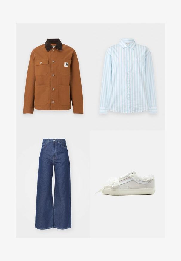 Καφέ μπουφάν Carhartt με μαύρο γιακά από κορδόνι, τέσσερις τσέπες μπροστά, εκ των οποίων η μία με λογότυπο, και μεταλλικά κουμπιά σούστες μπροστά.; Μακρυμάνικο πουκάμισο με κατακόρυφες ρίγες σε ανοιχτό γαλάζιο και λευκό, με τσέπη στο στήθος και κλασικό γιακά.; Φαρδιές τζιν παντελόνες από σκούρο μπλε τζιν. Υψηλή μέση με φερμουάρ και κουμπί. Διαθέτει κλασικό σχέδιο με πέντε τσέπες και ραμμένες άκρες.; Άσπρο χαμηλό πάνινο παπούτσι με βολάν από ύφασμα στο κολάρο και φιόγκο από δαντέλα σε μονόχρωμο ανοιχτό φόντο, πλαϊνή όψη.