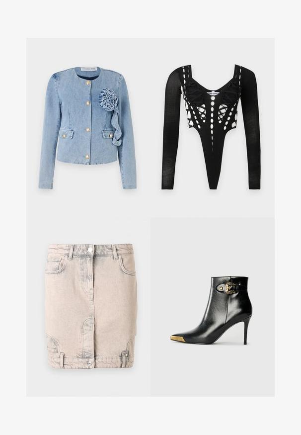 Lichtblauwe denimjack met een ronde halslijn, gouden knoopsluiting, opgestikte zakken en een decoratieve stoffen bloem aan de linkervoorzijde.; Zwarte lange mouwen body met diepe V-hals, uitknipvormen en veterdetails aan de voorkant en zijkanten.; Lichtbeige denim minirok met knoopsluiting aan de voorkant, riemlussen, schuine zakken en subtiele vervaagde details.; Zwarte enkellaars van glanzend leer met een spits toelopende neus, naaldhak en goudkleurige sierhardware met een decoratieve gespdetail.