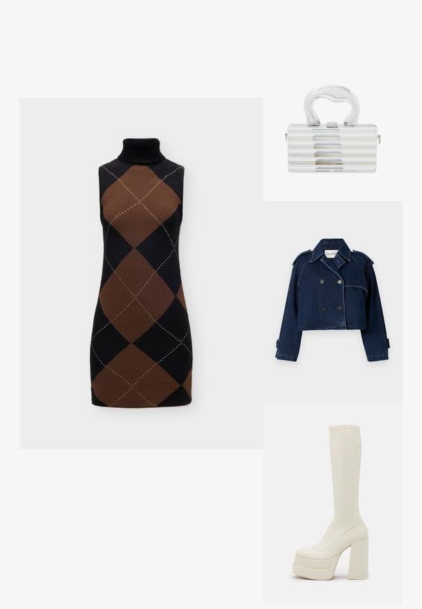CLOSED CROPPED TRENCH - Jeansjacke - dark blue; Ärmelloses schwarzes und braunes gestricktes Kleid mit Argyle-Muster und hohem Rollkragen.; Steve Madden CYPRESS - Plateaustiefel - off white; Metallisch silberne Handtasche mit rechteckiger Form, versehen mit horizontalen Rillen, einem gebogenen Griff und einem Verschluss auf der Vorderseite.