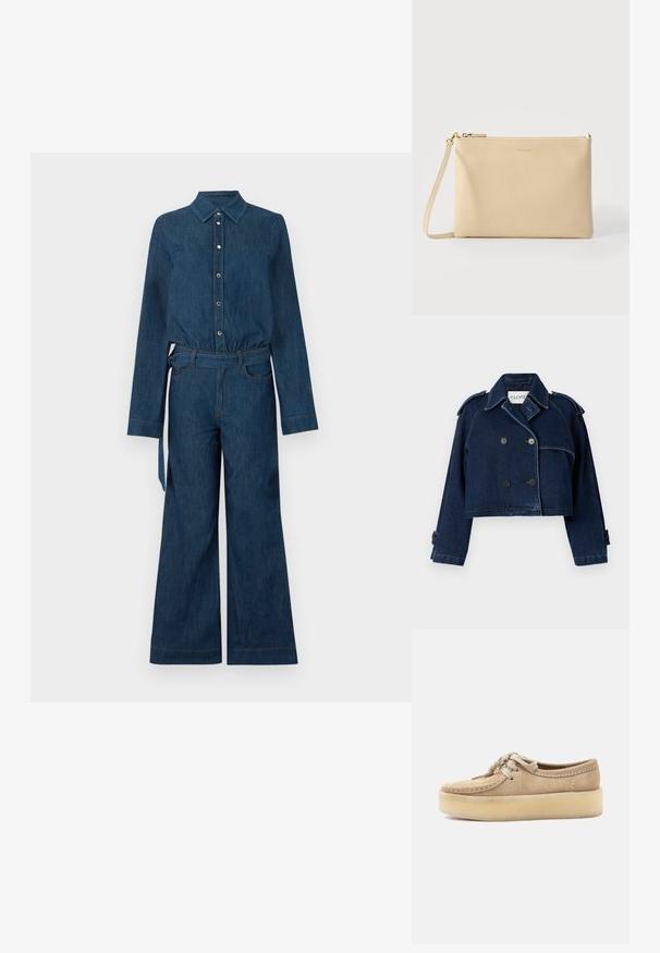 CLOSED CROPPED TRENCH - Cowboyjakker - dark blue; Mørkeblå denim-dragtdragt med lange ærmer, knappet foran, krave, vide ben og et bælte i matchende stof i taljen.; Beige mokkasiner i ruskind med plateau og tyk gummisål samt runde snørebånd med træperledetaljer på en ensfarvet baggrund.; Beige læderarmbånd med tekstur, guld lynlås og aftagelig rem, med præget mærkenavn i midten, sat mod en ensfarvet baggrund.