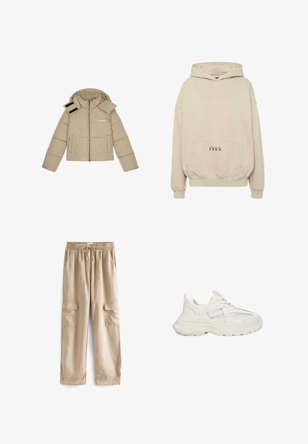 Beige Steppjacke mit Kapuze, Reißverschluss vorne, zwei seitlichen Taschen und Klettverschluss- Akzenten an der Schulter. Textlogo auf der Brust.; Beiger Hoodie mit Fronttasche, gerippten Bündchen und Kordelzugkapuze. "PECADOR PGDR" Schriftzug auf dem Taschenbereich.; Beige Cargo-Hosen aus leichtem Stoff, mit einem elastischen Bund, Kordelzug und mehreren großen Fronttaschen.; Klüpfige weiße Sneakers mit Obermaterial aus strukturiertem Gewebe und Netzdetails, dicker Gummisohle, runder Zehenpartie und dekorativen Akzenten an den Seiten.