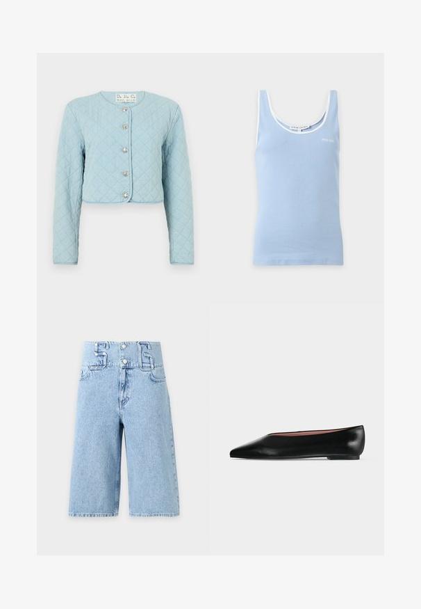 Lysblå quiltet cropped jakke med lange ærmer, der har rund halsudskæring og fem skinnende knaplukninger foran.; Lyseblåt ribstrikket tanktop med hvid kant rundt i halsudskæringen og ærmerne, med et lille "Stine Goya" logo på brystet.; Lyseblå højtaljede jeansshorts med brede ben, knaplukning foran og store bæltestropper formet som tallene fem og seks.; Sort damesko i læder med flad hæl og spids tå, vist fra siden på en ensfarvet lys grå baggrund.