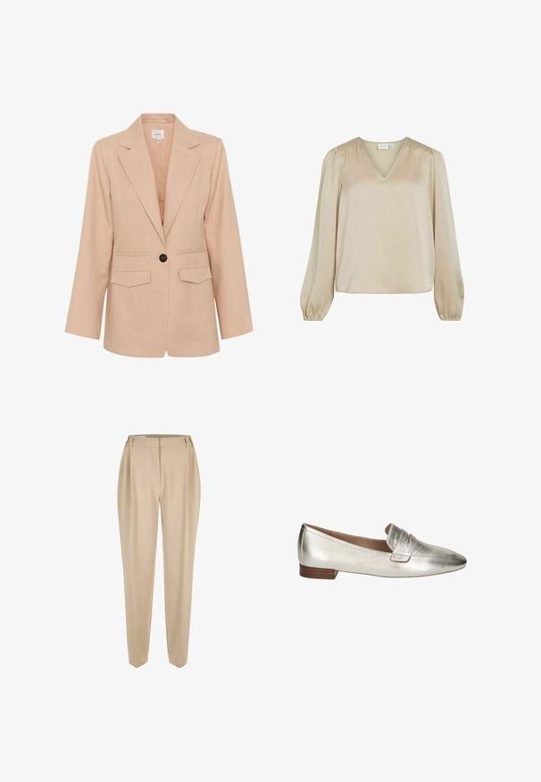 Gestuz MANU - Halflange jas - rose dust; Beige lange mouwen blouse met een V-hals, met geplooide details aan de schouder en een gladde, zijdezachte textuur. Eenvoudige, comfortabele pasvorm.; Beige op maat gemaakte rechte broek met riemlussen, voorrits en zijzakken, gepresenteerd op een witte achtergrond.; Metalen gouden loafers met een gladde leren afwerking, ronde neus en een kleine gestapelde hak. Heeft een decoratieve band over de wreef.