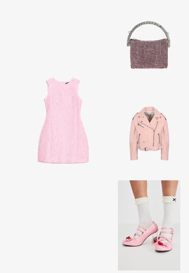Hellrosa kurz geschnittene Bikerjacke mit silbernen Reißverschlüssen, Druckknöpfen, Gürtel in der Taille und Schulterpatten.; Ärmelloses rosafarbenes Mini-Kleid mit strukturierter Oberfläche, dezenten funkelnden Verzierungen und rundem Ausschnitt, flach auf weißem Hintergrund liegend.; Rosa Lacklederabsätze mit abgerundetem Zeh, drei Riemen und Kirschverzierungen. Transparenter Blockabsatz mit floralen Akzenten. Weiße gerippte Socken.; Kleine Handtasche, besetzt mit rosa Strasssteinen und einem gebogenen Griff aus großen klaren Edelsteinen.