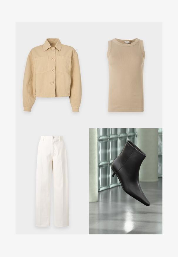 Beige cropped jakke lavet af ribbet stof, med spids krave, lange ærmer og to forlommer med runde knapper.; Beige ærmeløs top lavet af ribbet stof med rund hals, der har tonale stikninger og en tætsiddende design.; Hvide bukser med vidde lavet af bomuld, med knaplukning foran, bæltestropper og lige pasform uden synlige mønstre.; Sort læderankelstøvle med spids tå og lille hæl vist mod en væg af glasblokke og poleret gulv baggrund.