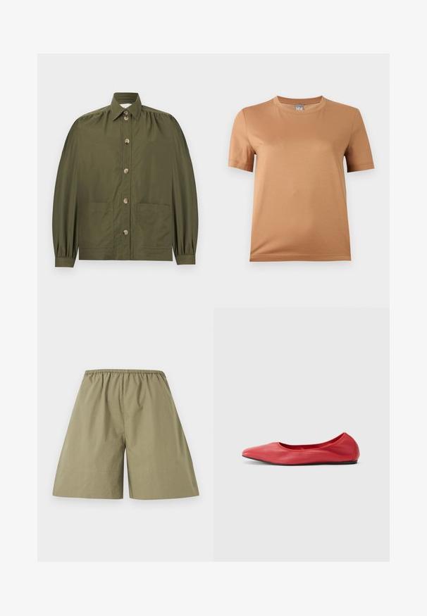 Chemise boutonnée vert olive avec manches longues bouffantes, deux poches avant et un col pointu.; T-shirt beige à manches courtes et col rond avec une petite étiquette grise marquée "MM" au niveau du col, présenté sur un fond clair uni.; Shorts longueur genou de couleur kaki avec une ceinture élastique, fabriqués en tissu léger, présentés sur un fond blanc uni.; Filippa K REY FLATS - Ballerines - bright red