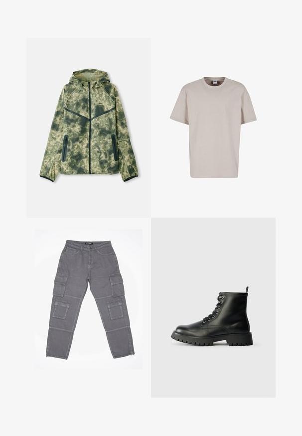 Kamuflagejakke med hætte, fremstillet af vandafvisende stof i nuancer af grønt, kombineret med sorte detaljer og lynlåslommer.; Urban Classics CUFF TEE - T-shirts basic - cloud; Grå cargo bukser med et let struktureret stof, der har flere sidelommer, en lynlåslukning i kanten og en knaplukning i livet.; Sorte læder ankelsko med rund tå, seks huller til snørebånd og en tyk, tekstureret sål med dybe riller.