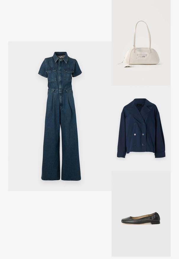 Veste bleu marine croisée avec un col cranté, dotée de manches en tricot texturé, de deux poches avant et de boutons ronds noirs.; Good American FIT FOR SUCCESS PLEATED WIDE LEG - Combinaison - indigo; Ballerines en cuir noir avec un bout arrondi et des coutures minimales. Talon bas et rectangulaire avec une texture lisse. Détails subtils de doublure intérieure.; Sac d'épaule rectangulaire de couleur crème avec longues bretelles, logo "tommy jeans" en argent sur le devant, et une étiquette pendante attachée à la fermeture éclair.