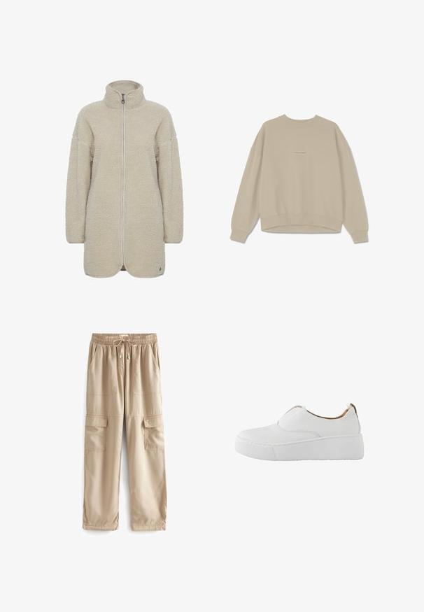 Oxmo OXTOVA TEDDY - Fleecejakke - oyster; Beige sweatshirt lavet af blødt bomuld, der har en rund halsudskæring, nedfaldne skuldre og ribbede mancher. På fronten er ordet "PEGAADOR" broderet.; Beige cargo bukser lavet af letvægtsstof, med elastisk talje, snor og flere store frontlommer.; Hvid slip-on sneaker med tyk platformsål og rundet tå, designet til afslappet brug.