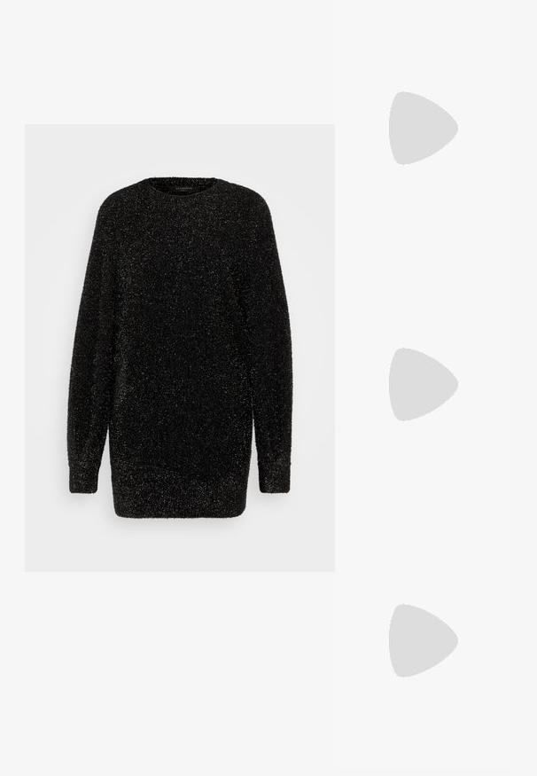 Must mustree pumbäkk, ümar kaelus, pikad varrukad ja tekstuuriga, läikiv viimistlus. Kanga välimus on pehme ja veidi sädelev, ning see on lõdva lõikega.; Kõrged mustad nahast saapad teravate ninade, plokk-kontsa ja külgmiste tõmblukkudega, kantud jalgadel heleda tausta ees.; Mustad prillid, millel on ristkülikukujuline raam, tumedad objektiivid, sile plastikmaterjal ja metallist aksent tempel.; Mustast kunstkarusnahast käekott, millel on pehme tekstuur, ümar kuju ja tugev must nahast õlarihm. Nähtavad hõbedased detailid.