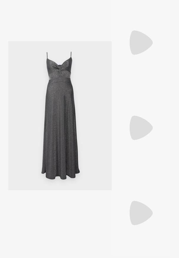 Zilverkleurige maxi-jurk met een nauwsluitende lijfje, verstelbare spaghettibandjes en een uitgerokte rok. Gelaagd, glanzend stof door de hele jurk.; Zilveren slingback hoge hak schoen met een spitse neus en metallic afwerking. Heeft een strakke uitstraling en minimalistische accenten op de hak.; Lichtblauwe clutch met een gestructureerd oppervlak voorzien van heldere, verhoogde druppels. Zilverkleurige hardware bij de bovensluiting, rechthoekige vorm.; Zilverkleurige oorbellen met meerdere heldere kristalgesteenten in druppel- en marquisevormen, met sluitingen met een leversysteem en ingewikkelde details.
