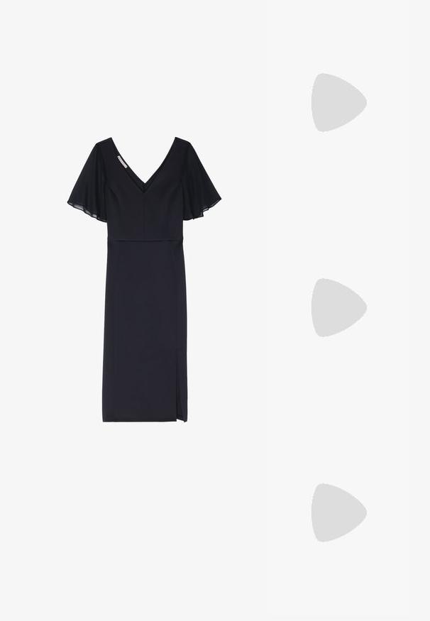 Anna Field by Zalando Cocktailjurk - black; Zwarte gepatineerde leren slingback hak met een spitse neus, blokhak en verstelbare band. Glad textuur en minimalistisch design.; Glanzende zilveren clutch met envelopvormige klep en decoratieve rand, klein zilveren kettingriempje, op een effen lichte achtergrond.; Ronde oorbellen van metaal, voorzien van meerdere heldere, facetteerde stenen die in een sprankelend patroon zijn gerangschikt. Kleurloos en reflecterend.