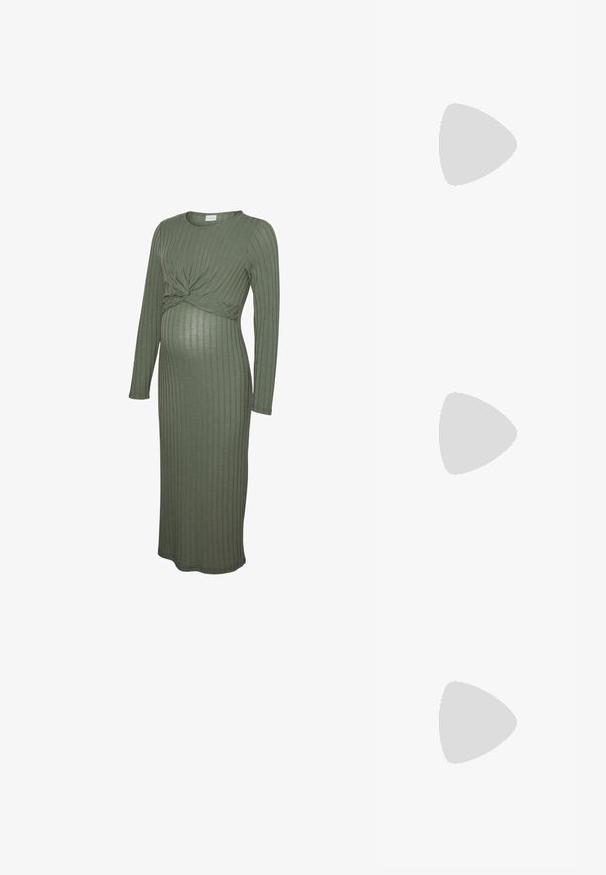 Robe de maternité côtelée vert olive à manches longues avec un détail de nœud twist au-dessus du ventre et un ourlet midi.; Tamaris Bottes - brown; Sac à bandoulière en cuir marron foncé avec bandoulière réglable et détails de quincaillerie dorée sur un fond uni clair.; Collier en perles et bracelet assorti avec fermoirs en or et petit charm rond en or décoré de petits cristaux sur fond blanc.