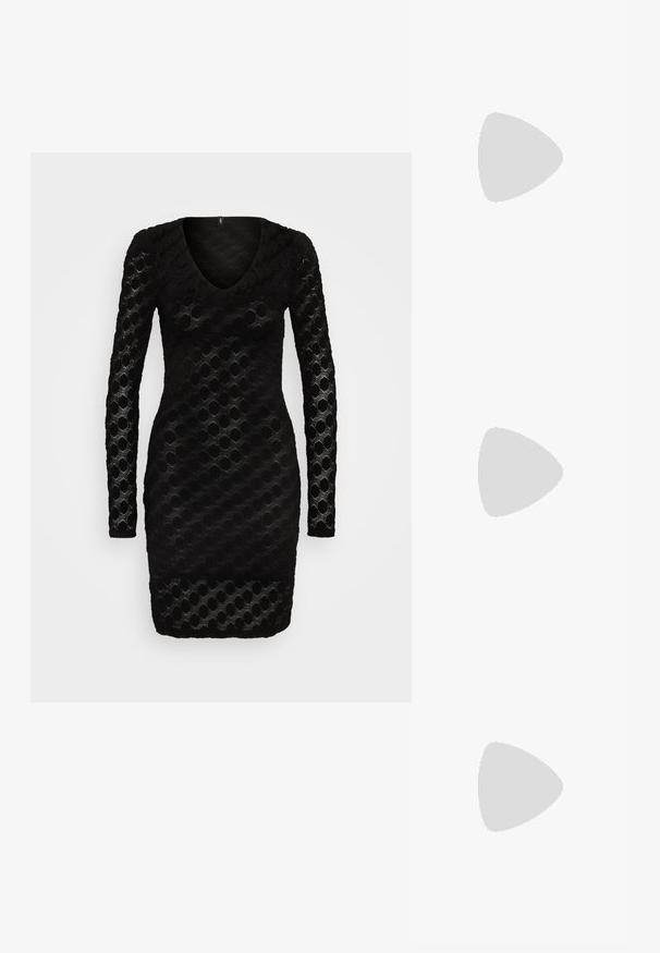 ONLY ONLRIE V NECK DRESS - Hverdagskjole - black; Zign LEATHER - Cowboy- / bikerstøvler - black; Sølvglitrende håndtaske med rund form, blød håndtag og sølvfarvet kædestrop. Har en lynlåslukning og reflekterende detaljer.; Par skinnende sølvøreringe med tynde trådlåse, vist på en lys grå baggrund.