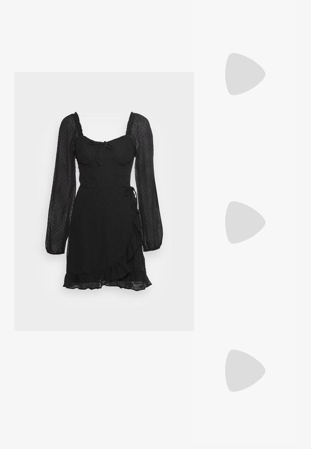 Hollister Co. DRESS - Jurk - black; Zwarte lakleren hoge hak met een spitse neus, enkelbandje en brede blokhak voor stabiliteit, met een gladde glanzende textuur.; Zwarte rechthoekige zonnebril met donkere getinte lenzen, een dik plastic montuur en brede scharnieren. Glad oppervlak en hoekig ontwerp.; Zilveren ringoorbellen met een gedraaide ontwerp, met een gestructureerd oppervlak en een veilige sluiting. Lichtgewicht en reflecterend met een vloeiende afwerking.