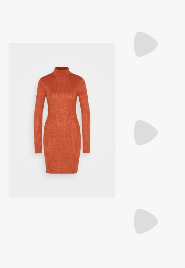 JDY JDYNOVALEE  ROLL NECK DRESS - Etuikleid - burnt brick melange; Knöchelhohe weiße Gummistiefel mit einer robusten Sohle und elastischen seitlichen Einsätzen. Verfügt über Zuglaschen an der Oberseite für leichteres Anziehen. Glatte Textur.; Cremfarbene Leder-Schultertasche mit einer Halbmondform, dünnem Schulterriemen und subtilen Stichdetails. Minimalistisches Design mit goldfarbenen Hardware-Akzenten.; Silberne Creolen mit glänzender Oberfläche, die eine kreisrunde Form haben und mit einem schwenkbaren Verschluss ausgestattet sind. Glatte Textur mit minimalen Details.
