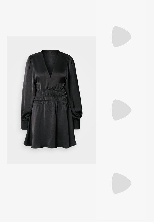 Robe noire avec un décolleté en V, de longues manches bouffantes et une taille froncée. Fabriquée en tissu texturé, elle présente une jupe évasée et des poignets côtelés.; RAID JOCELYN - Bottes - black; Sac à main en fausse fourrure noire avec une texture douce, une forme arrondie et une bandoulière en cuir noir robuste. Accent en métal argenté visible.; Paire de boucles d'oreilles créoles dorées avec un petit détail boucle ton argent sur chaque, exposées sur fond gris clair.
